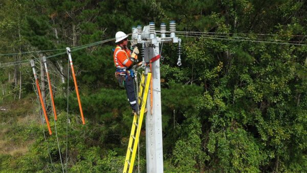 Downer NZ using Betacom Portable Earthing Devices